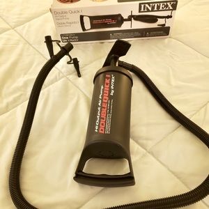 Intex high output air pump inflates double quick(brand new in the original box)